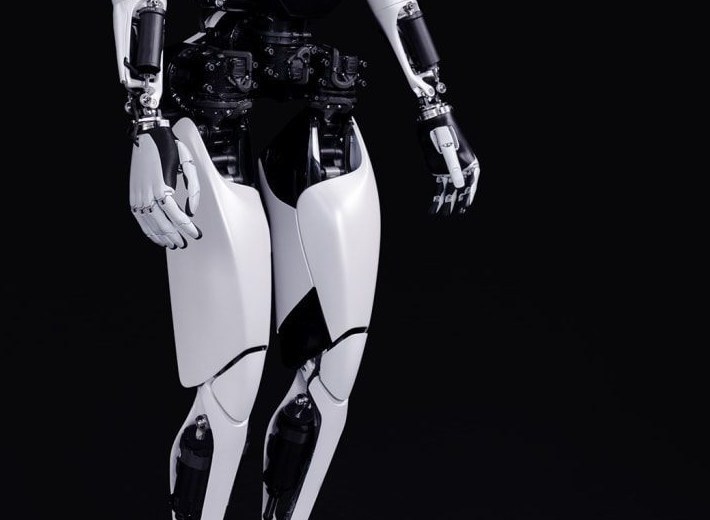 Musk: Optimus gets AI5 chip in April 2027, and the hand is still the hardest hardware problem