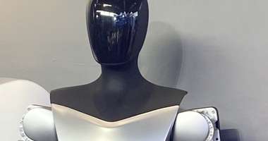 Tesla's Optimus humanoid robot at an exhibition (Photo: Benjamin Ceci / Wikimedia Commons, public domain)
